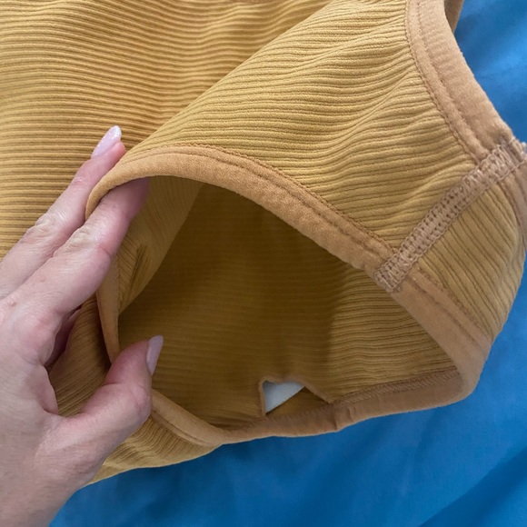 Work out sport bra and shorts (unbranded) not worn - Picture 3 of 4